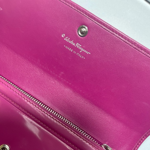100% authentic Ferragamo Vera bow snap wallet - Picture 3 of 5